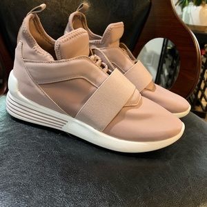 🆕Kendall+Kylie ⭐️ sneakers